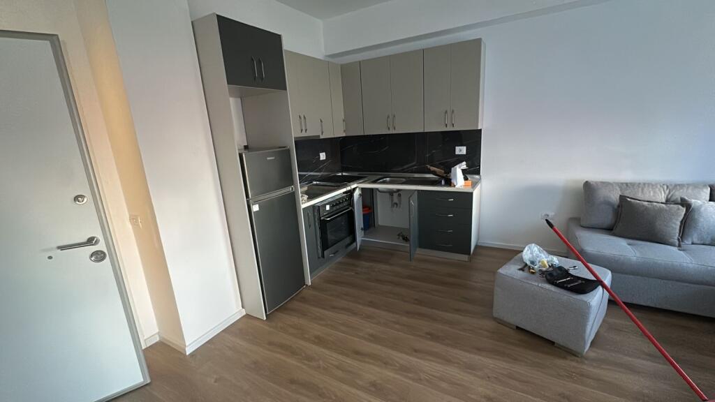 Apartament me qera 1+1