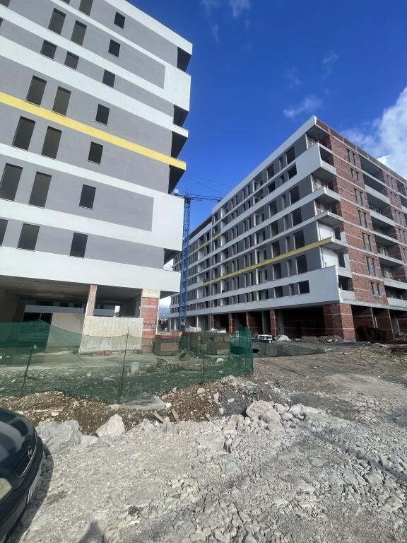 Shitet ambient bisnesi, Univers City