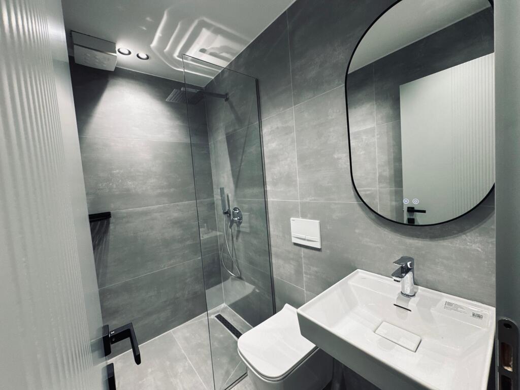 Shitet Apartament 1+1&1Studio, Mine Peza!