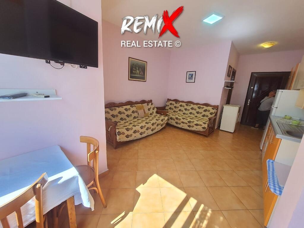 SHITET GARSONJERE  ,  MALI ROBIT