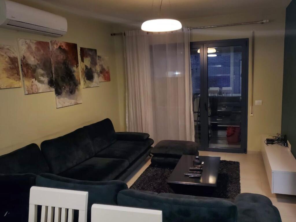 🏢Tek Stadiumi Dinamo prane Klinikes Luis  jepet me qera apartament 2+1,i mobiluar  80,000Leke