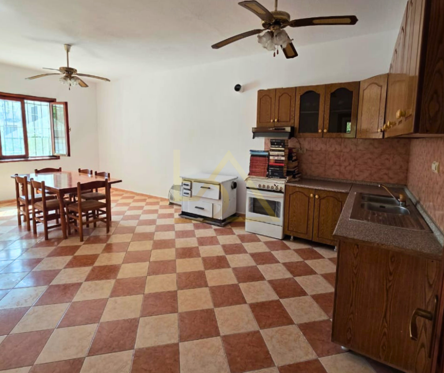 Villa in Vendita – Durazzo, Quartiere 13, Spiaggia