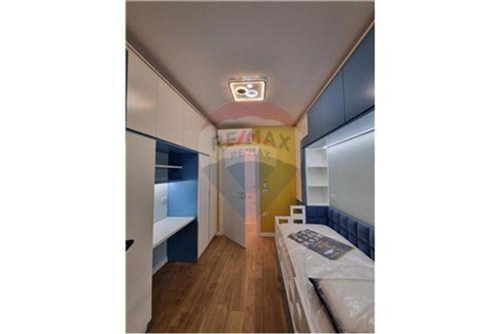 Shitet Apartament 2+1+2 tek Kompleksi Mangalem