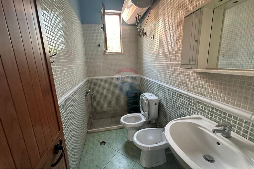 Apartament 2+1  me qira prane Fakultetit Ekonomik !