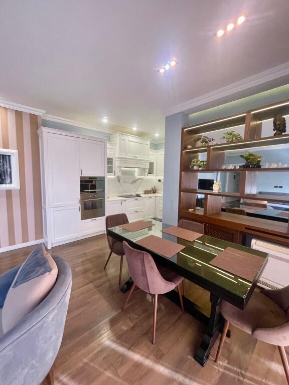 Appartamento 2+1 in affitto nel centro, in via Kajo Karafili.