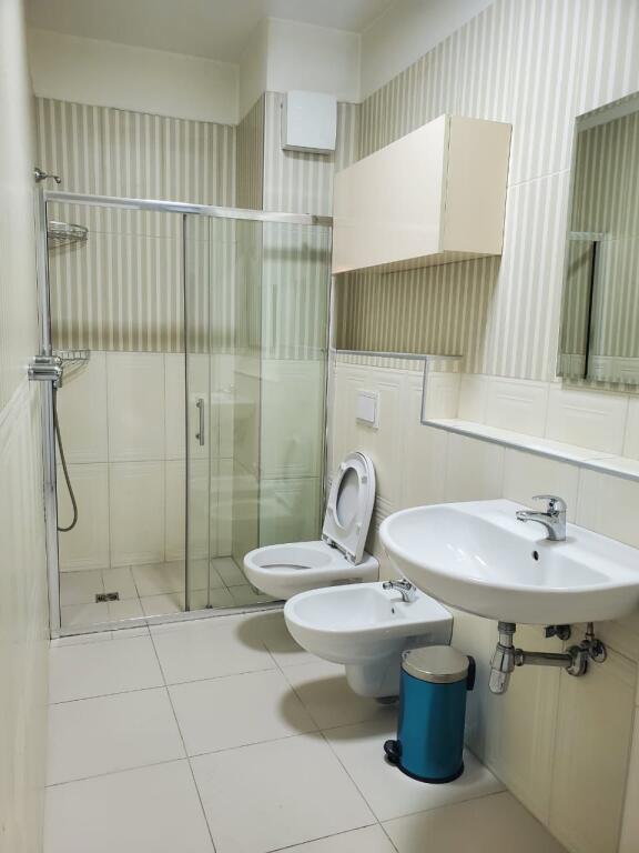 🏢Tek Stadiumi Dinamo prane Klinikes Luis  jepet me qera apartament 2+1,i mobiluar  80,000Leke