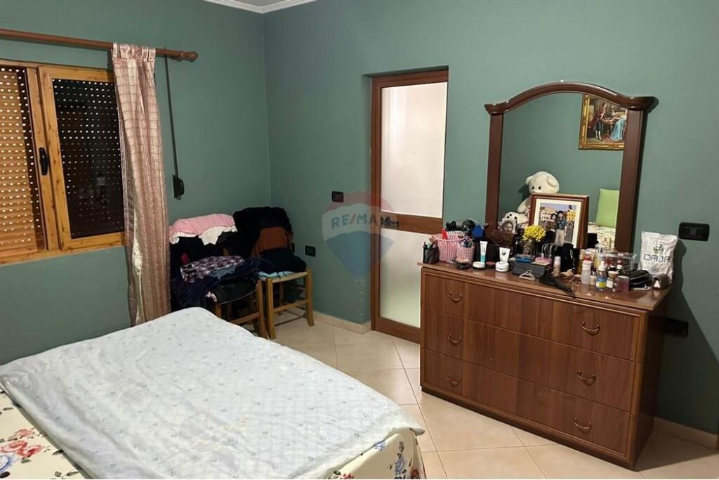 Apartament 2+1  me qira prane Fakultetit Ekonomik !