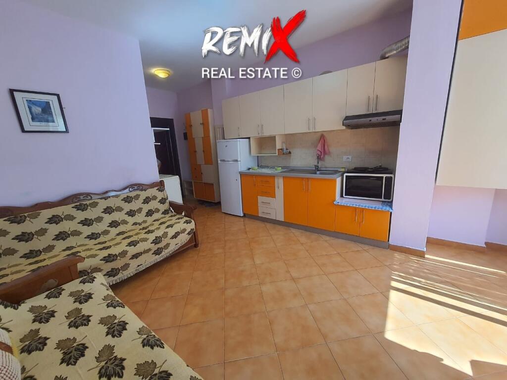 SHITET GARSONJERE  ,  MALI ROBIT