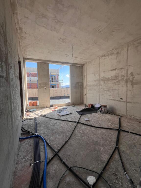 Shitet apartament 3+1+2  Bulevardi Ri