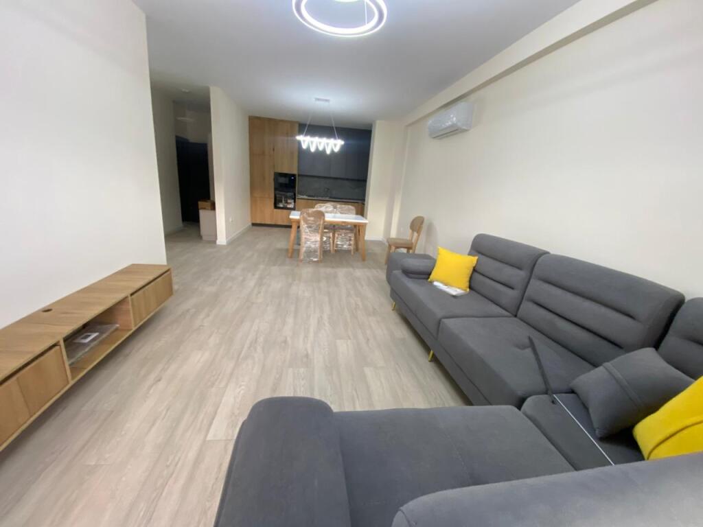 In affitto 2+2 arredato 1300 eu Lago secco