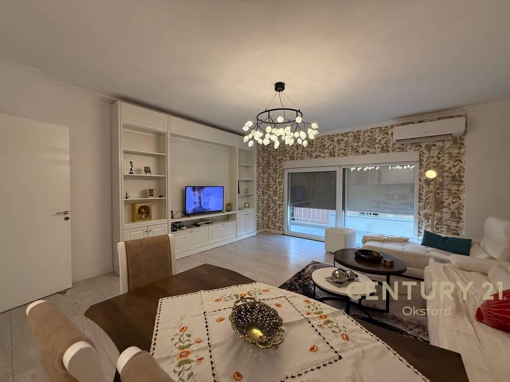 Jepet me Qira Apartament Modern 3+1+2 pranë Ambasadës Amerikane!