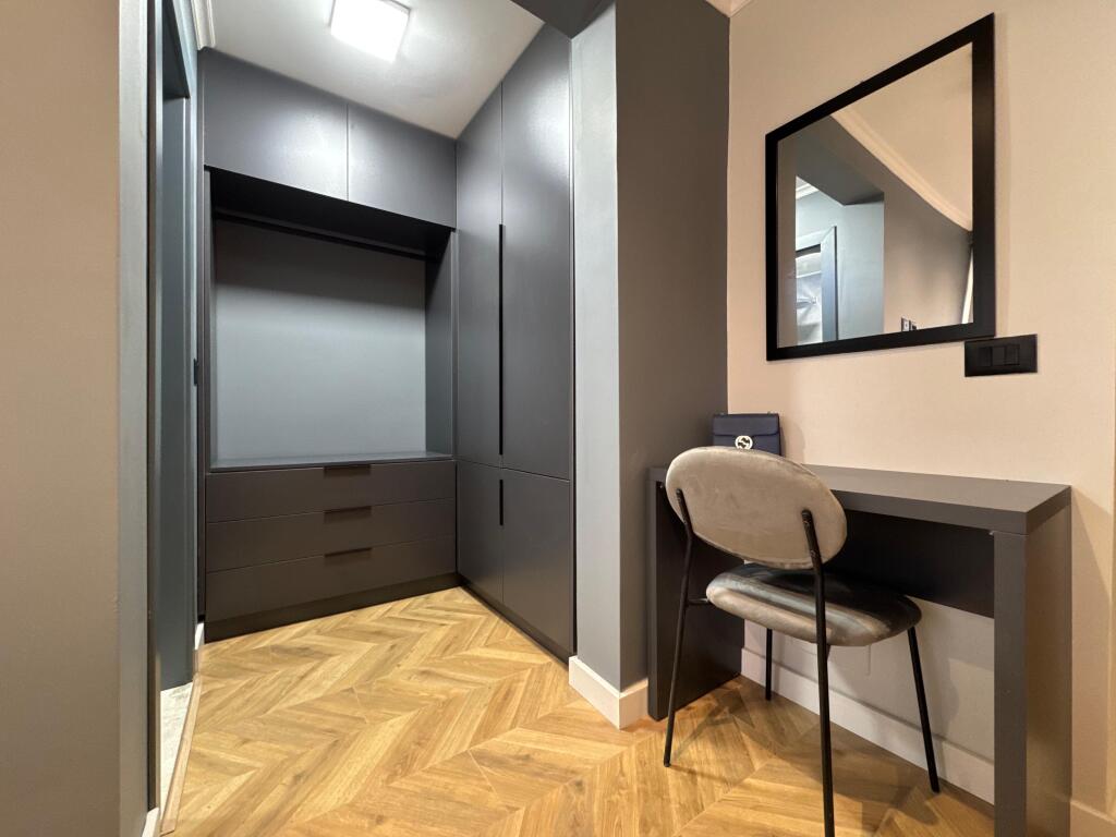 Shitet Apartament 1+1&1Studio, Mine Peza!