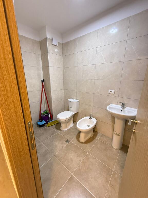 🏠 Jepet me Qera Apartament Bosh me Kuzhine 3+1+2 ne 5 Maji