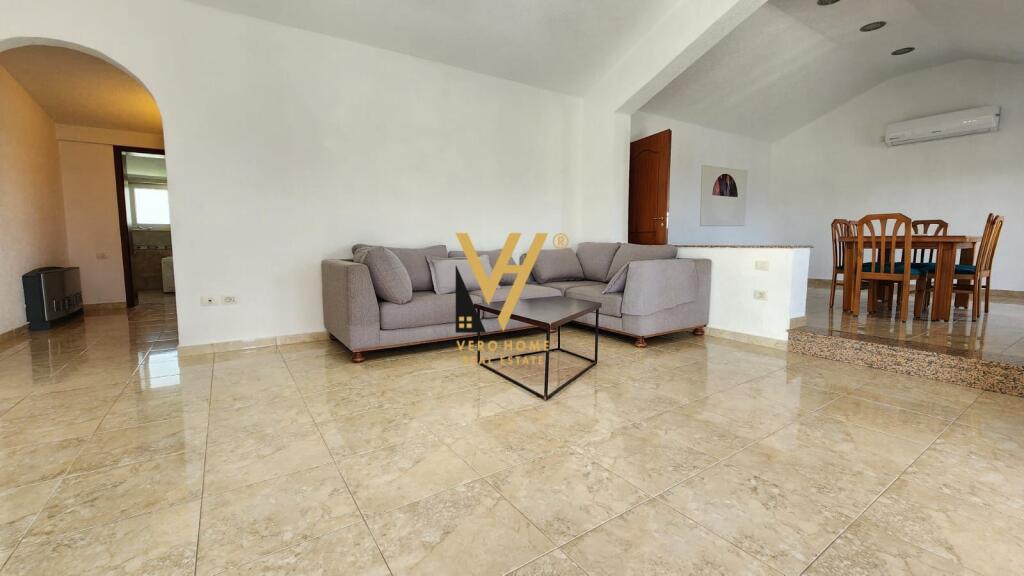 PAPPAGALLO IN AFFITTO AL GIARDINO ZOOLOGICO 150.000 LEKE