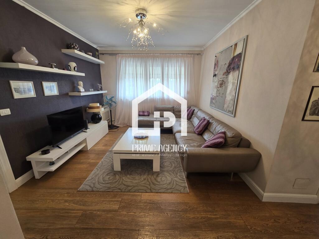 JEPET ME QERA:  APARTAMENT 2 +1+2 / ZONA: MOZAIKU TIRANES📍