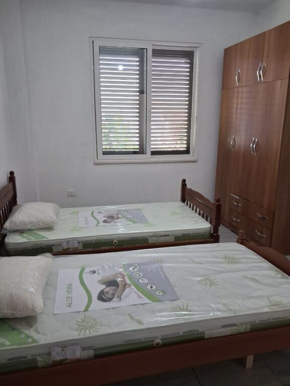 Jepet me qera hyrje 3+1 te Shkolla e Bashkuar