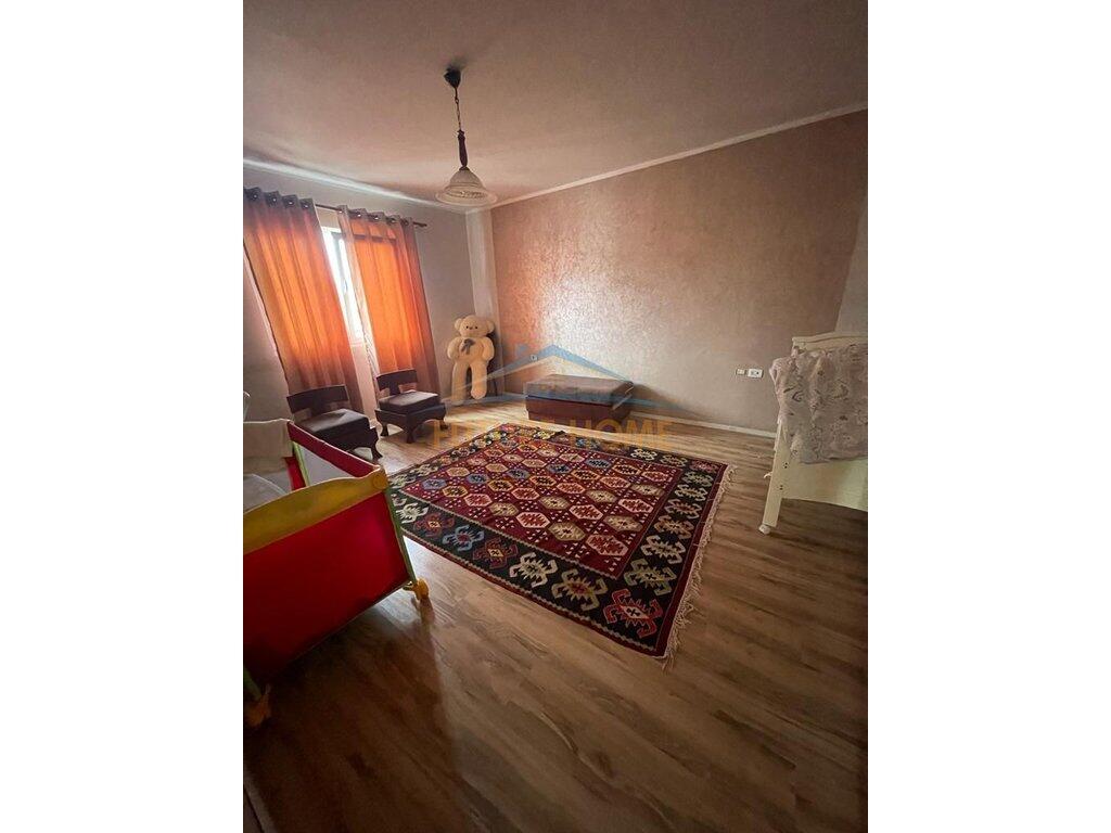 Shitet, Apartament 3+1,Shkolla e Bashkuar, Tirane.