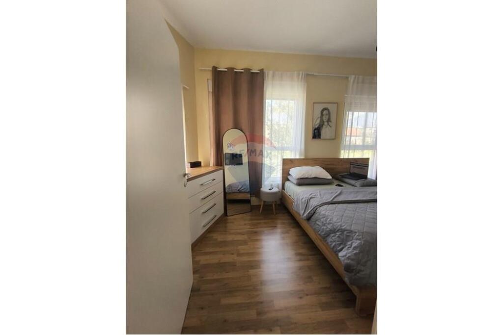 Shitet Apartament 2+1+2 tek Kompleksi Mangalem