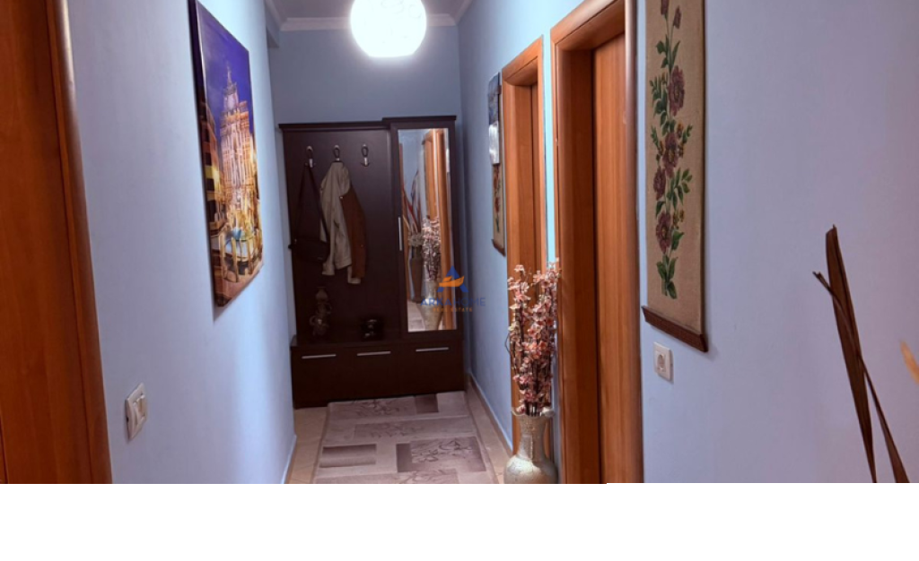 JEPET APARTAMENT ME QERA 2+1+BALLKON "UNAZA E RE,PRANE BAR ARTISTIT" 550.000 LEKE