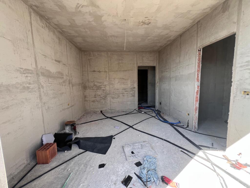 Shitet apartament 3+1+2  Bulevardi Ri