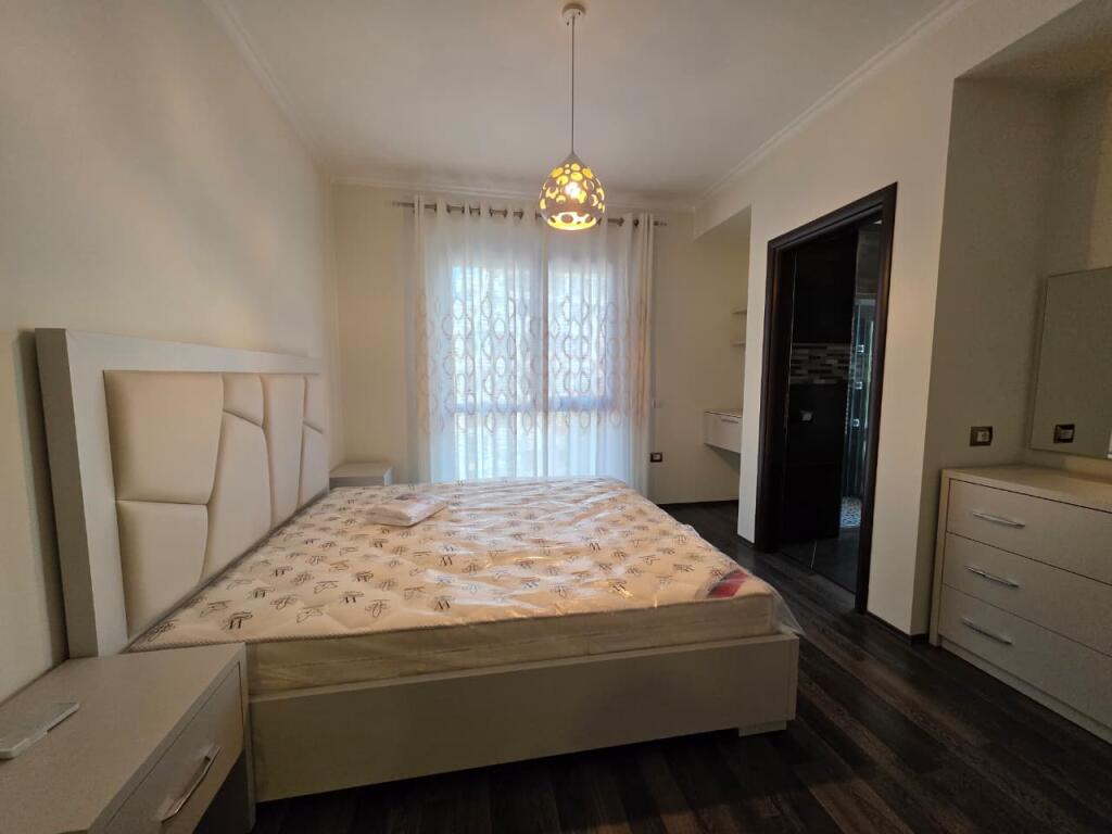 APARTAMENT 2+1+POST PARKIMI ME QERA, RRUGA E KOSOVAREVE