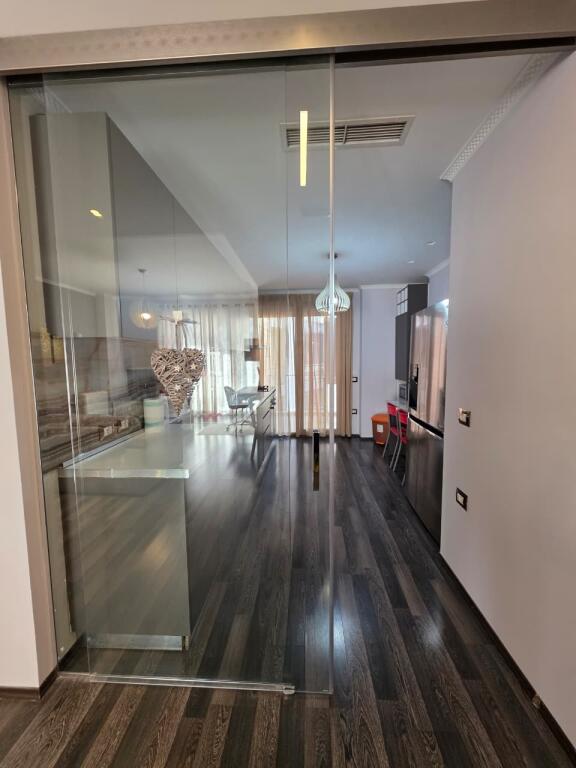 APARTAMENT 2+1+POST PARKIMI ME QERA, RRUGA E KOSOVAREVE