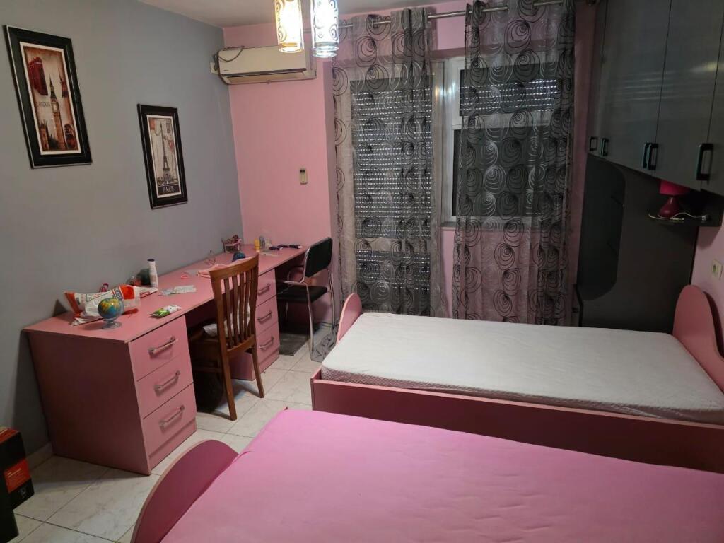 🏢Rruga Bardhyl,prane Bar Oslo jepet me qera apartament 1+1,i mobiluar 420Euro