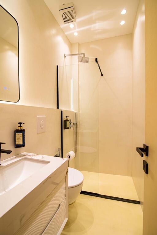 Super ap 1+1 in centro (via di Durazzo caffè Flora)