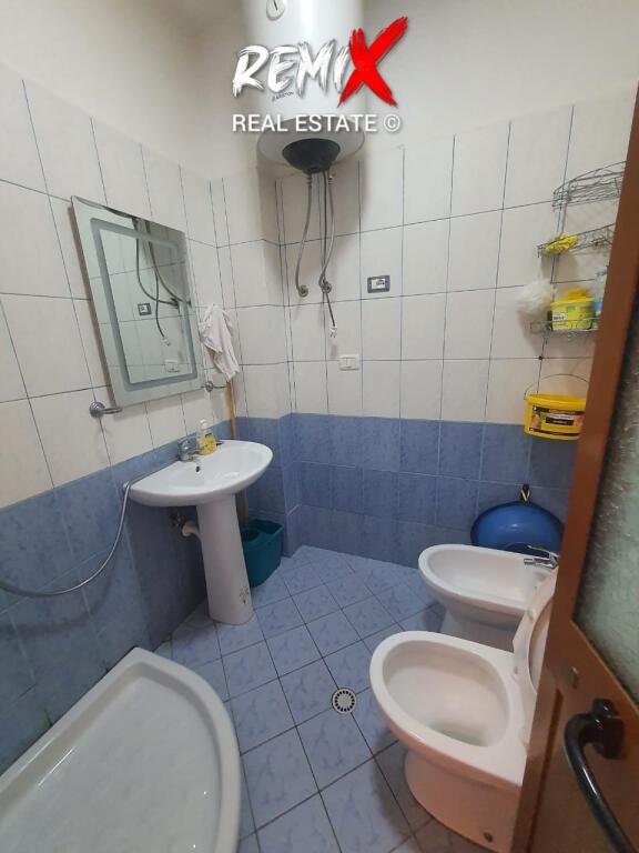 SHITET GARSONJERE  ,  MALI ROBIT