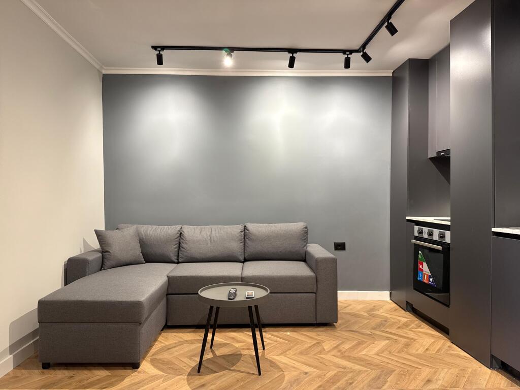 Shitet Apartament 1+1&1Studio, Mine Peza!