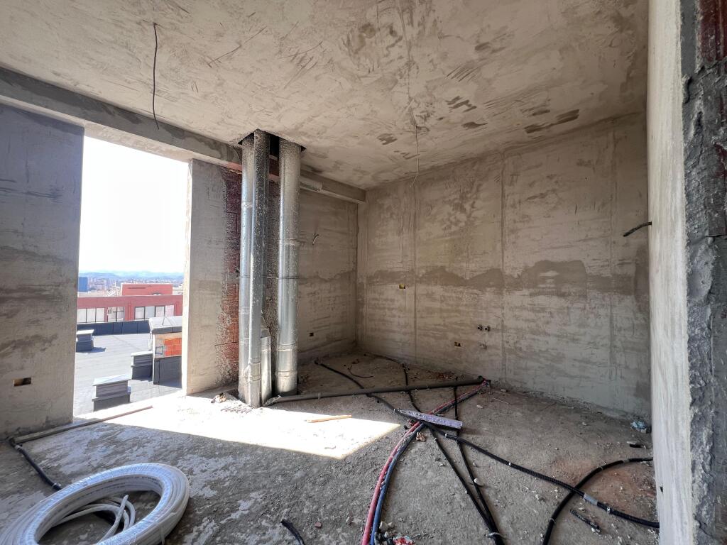 Shitet apartament 3+1+2  Bulevardi Ri