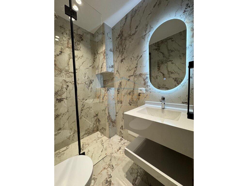 Vendiamo appartamento 1+1 e monolocale in via Durres!