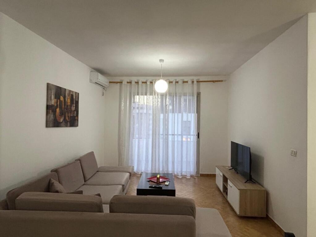 Jepet apartament 2+1 me qera prane Ozone , Astir