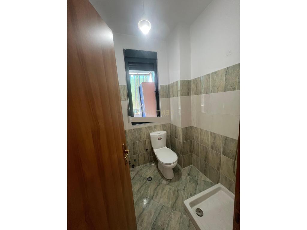 OFROJME  ME QIRA APARTAMENT 3+1+2 TEK MINISTRIA E JASHTME