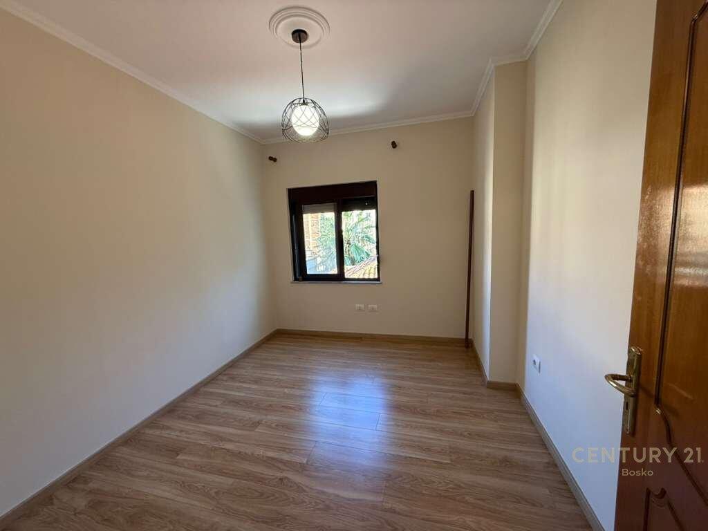 COMUNE DI PARIGI, APPARTAMENTO IN AFFITTO PER UFFICI!! 600 € /Mese