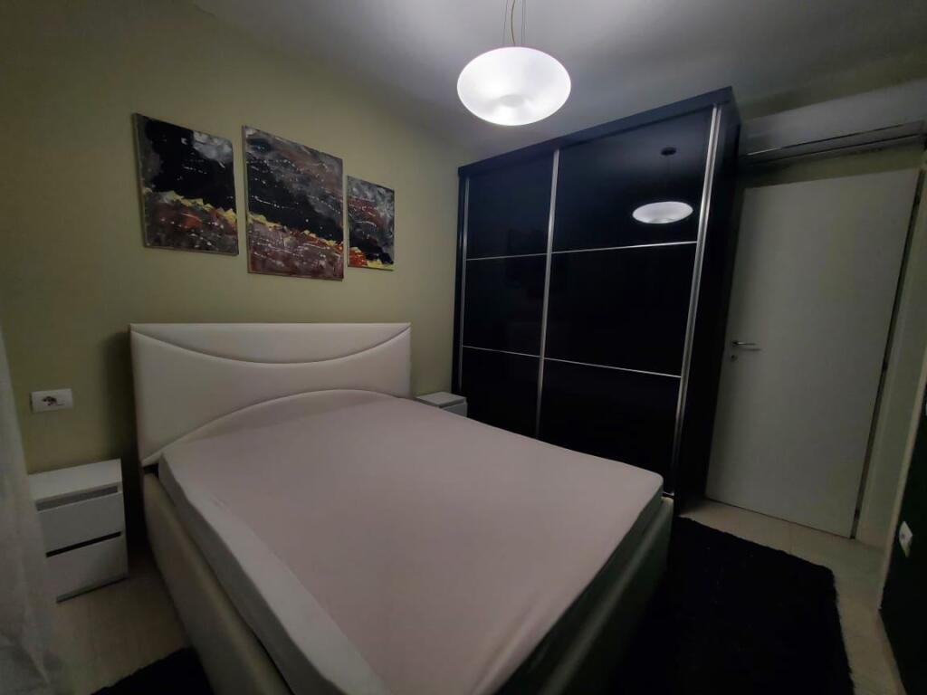 🏢Tek Stadiumi Dinamo prane Klinikes Luis  jepet me qera apartament 2+1,i mobiluar  80,000Leke