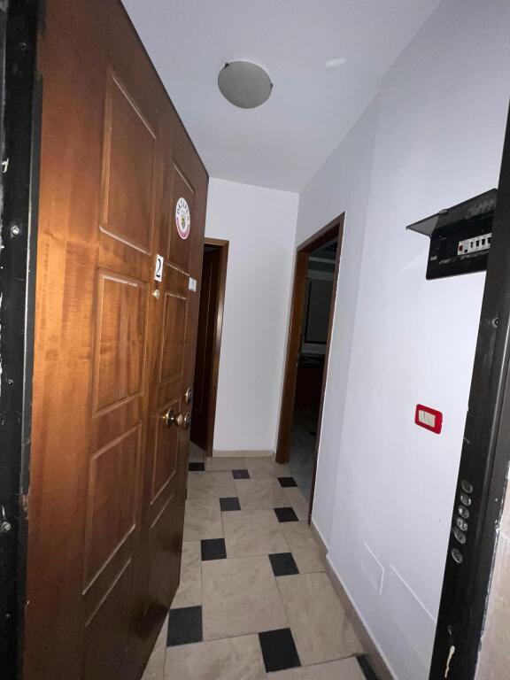 🏢 Jepet me Qira Ambient Biznesi / Zyrë në Qendër të Tiranës