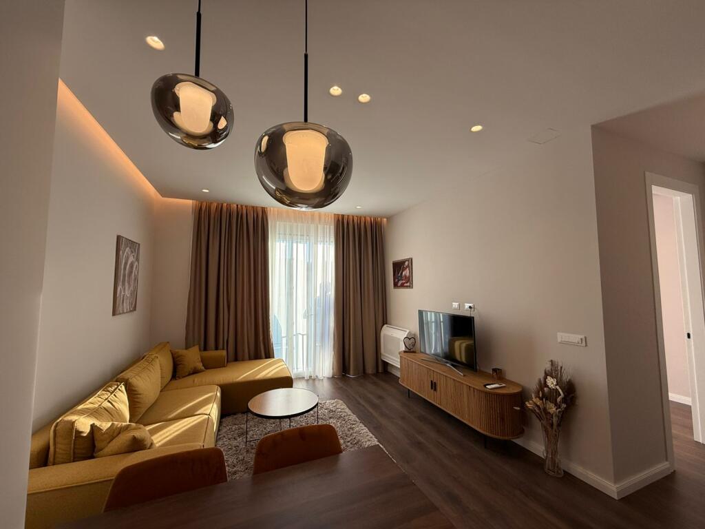 Apartment 2+1 for rent at Komuna e Parisit