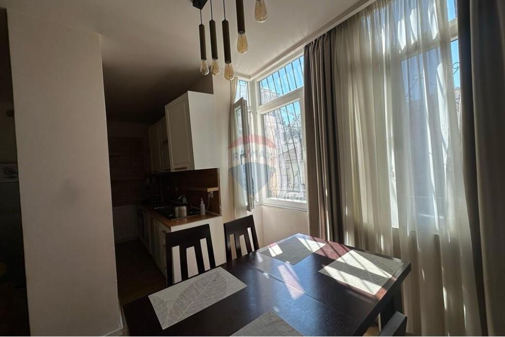 Shitet apartament 2+1 te Bulevardi Zogu i Pare!