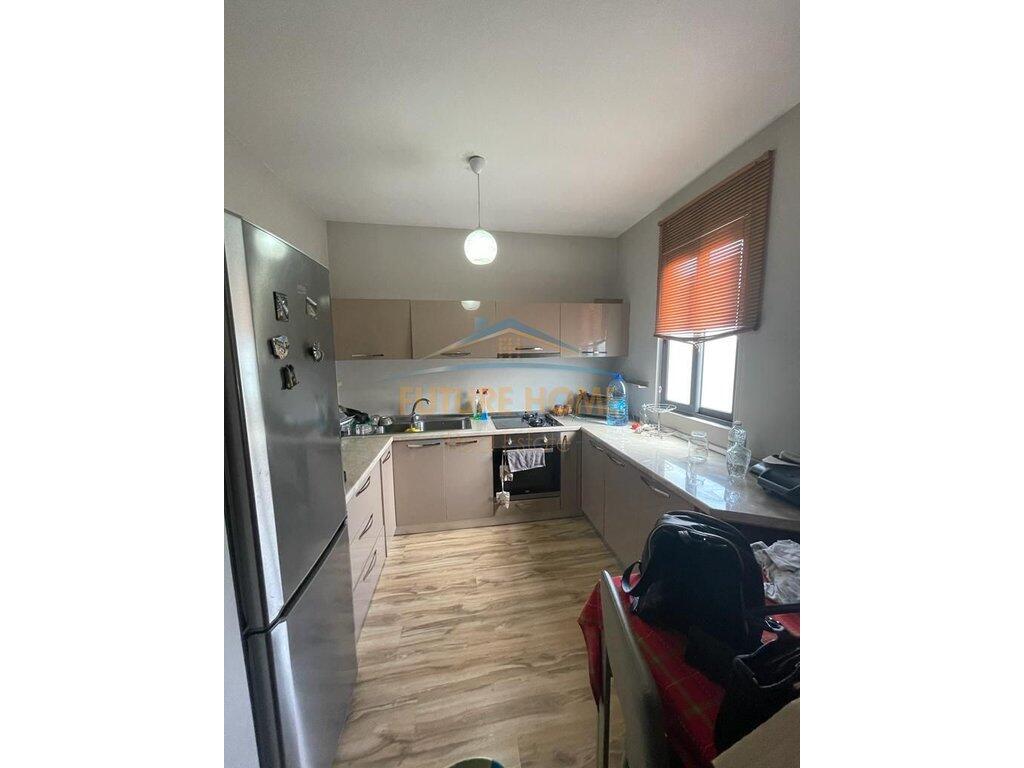 Shitet, Apartament 3+1,Shkolla e Bashkuar, Tirane.