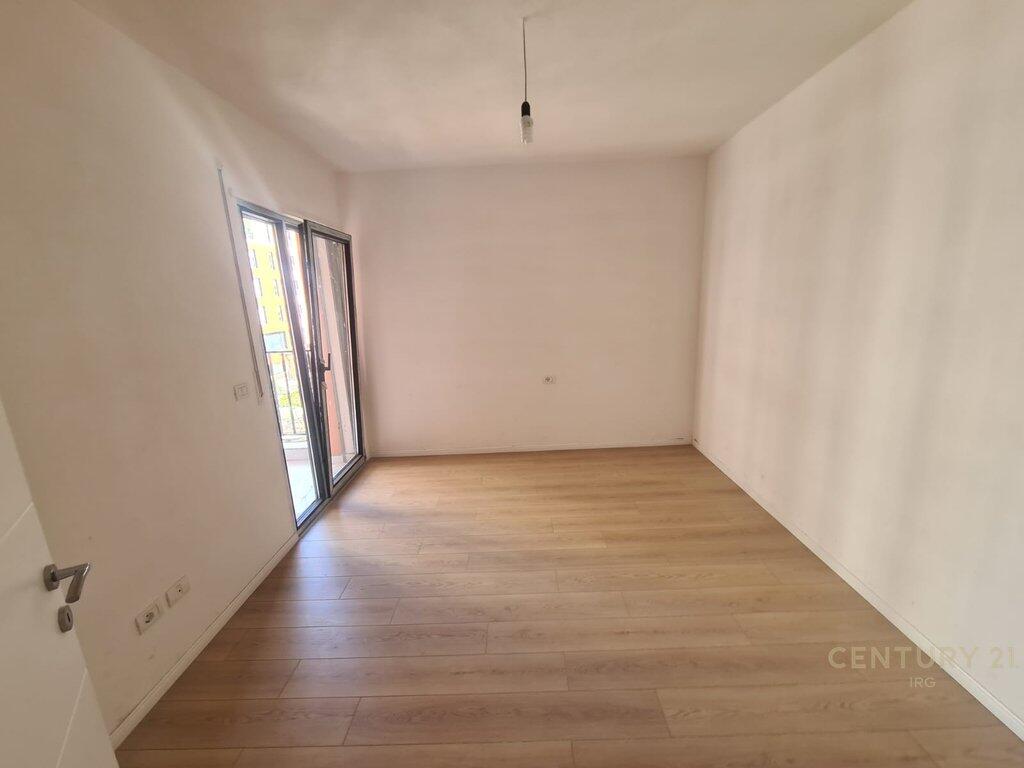 Apartament 2+1 per shitje te Shkolla e Kuqe