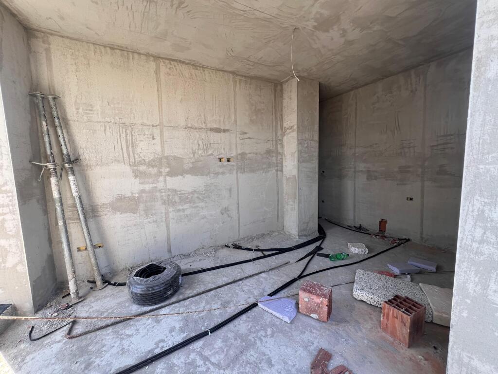 Shitet apartament 3+1+2  Bulevardi Ri