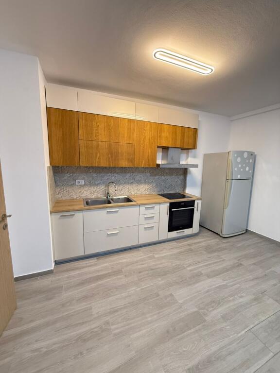 🏠 Jepet me Qera Apartament Bosh me Kuzhine 3+1+2 ne 5 Maji