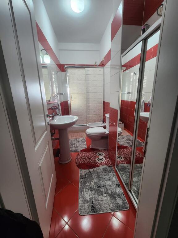 Jepet Me Qera Apartament 2+1+2 Tualete + 2 Ballkone