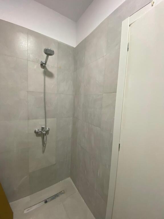 In affitto 2+2 arredato 1300 eu Lago secco