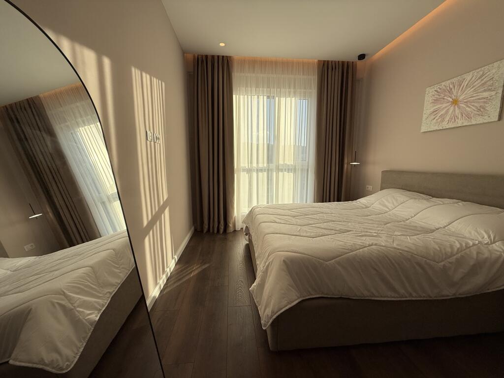 2+1 per Qira Komuma e Parisit