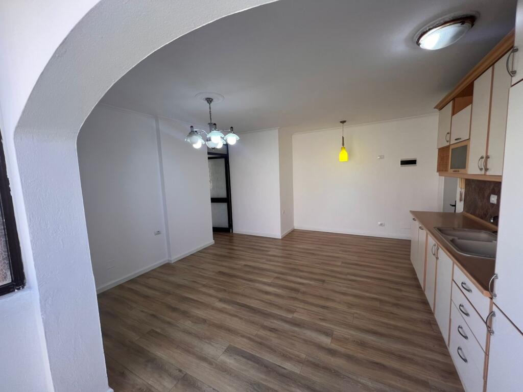 APARTAMENT NE SHITJE 2+1 TE ISH FUSHA AVIAICONIT