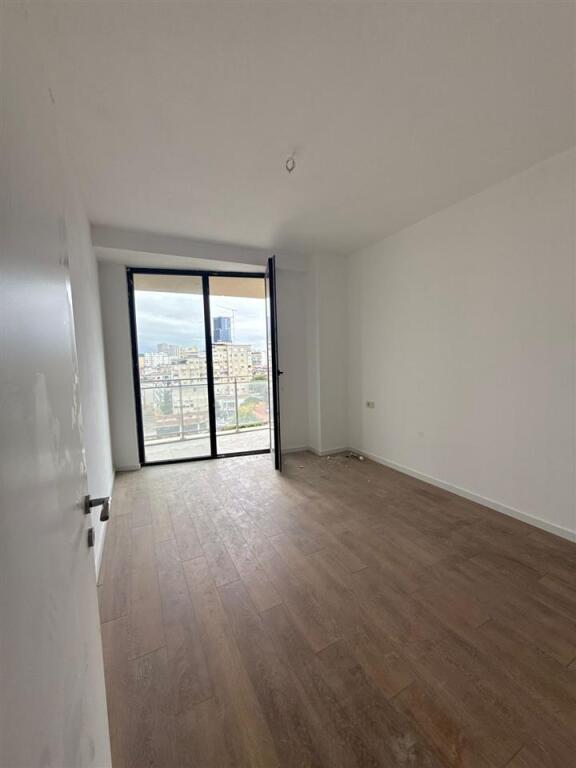 AMBIENT PER ZYRE ME QIRA TE MINE PEZA REZIDENC