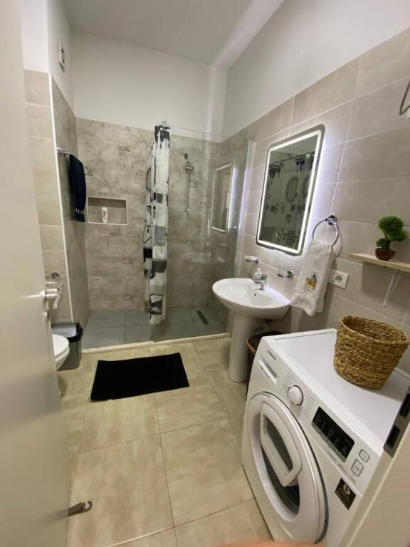 Jepet 2+1 me qira – Kompleksi Mangalem, Ali Demi