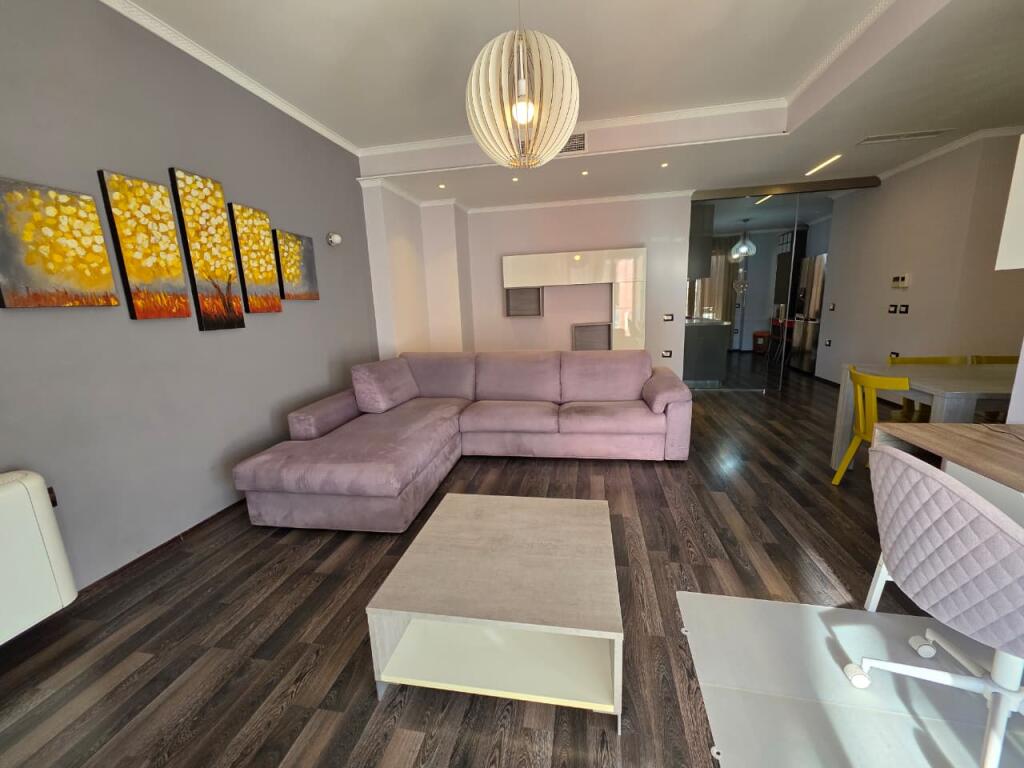 Appartamento di tipologia 2+1+2 offerto in affitto in Via Kosovo